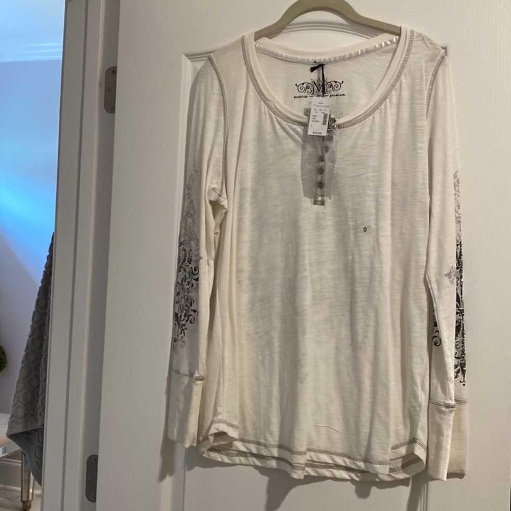 Maurice’s premium long sleeve top - mesh inset back cross design (size o = xl)
